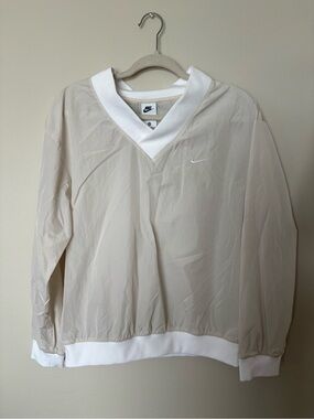 Nike women’s  Cream V-Neck Lightweight Pullover with White Trim